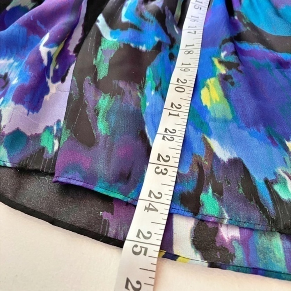 Melissa Paige Semi-Sheer Ruffle V-Neck Floral Top
Blouse Multicolor - Picture 8 of 8